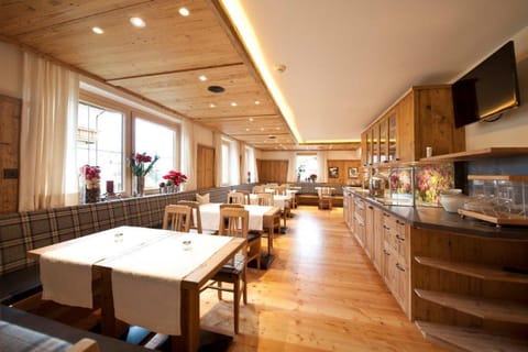 Apart Hotel Garni Kofler Bed and Breakfast in Serfaus