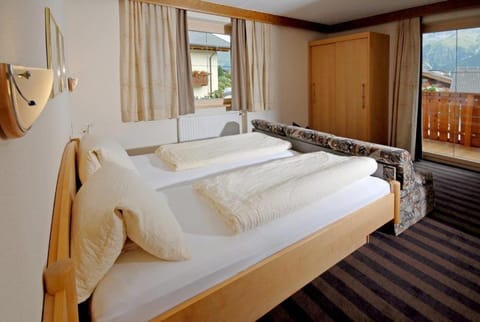 Apart Hotel Garni Kofler Bed and Breakfast in Serfaus