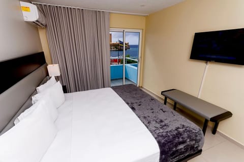 Bed, TV and multimedia, View (from property/room), Balcony/Terrace, Bedroom, Sea view, air conditioner