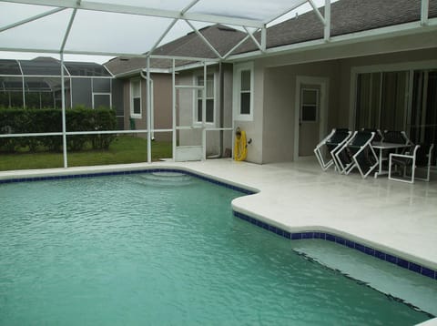 Spend all day in Disney and return to your 5 bedroom house to relax House in Championsgate