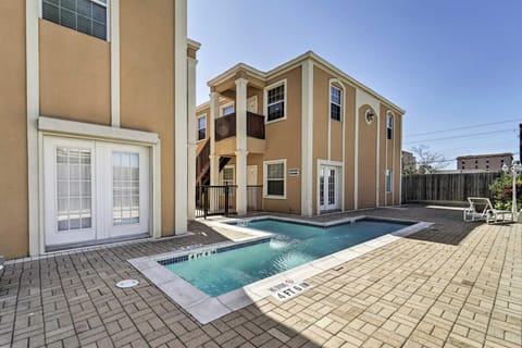 Island Retreat with Pool Access - 1 Block to Beach! Apartment in South Padre Island