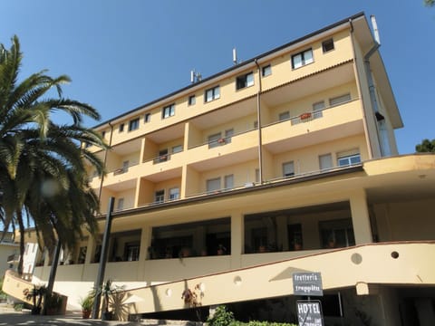 Facade/entrance, View (from property/room)