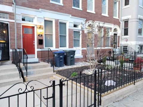 Spacious & Bright home In Bloomingdale/ Truxton DC House in District of Columbia