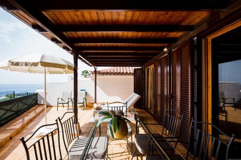 Patio, View (from property/room), Balcony/Terrace, Dining area, Sea view