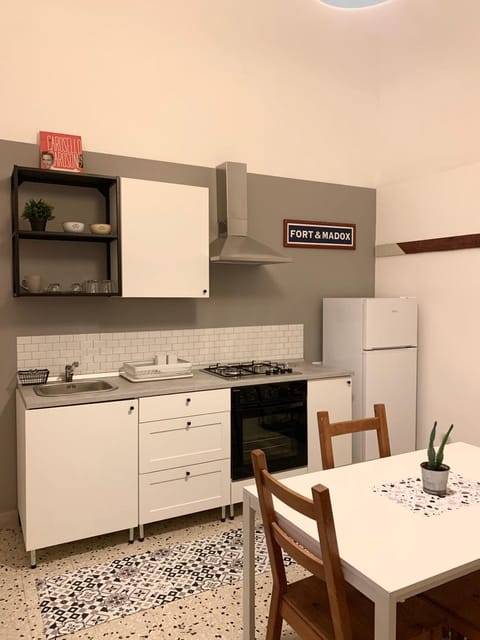 Kitchen or kitchenette, Dining area, pet friendly, stove