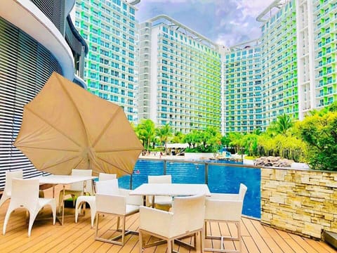 Azure Urban Resort a4 near airport mall with wavepool Apartment hotel in Paranaque