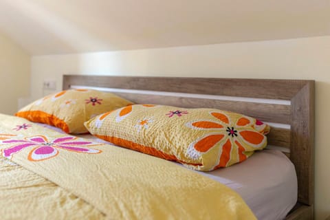 Bed, Photo of the whole room, Decorative detail, Bedroom