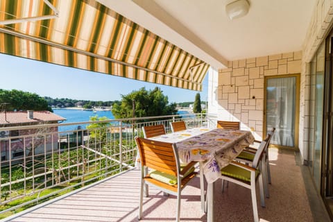 Apartment Lory with a sea view near the beach Apartment in Pula