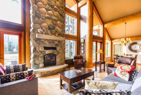 8140 Nicklaus North Villa in Whistler