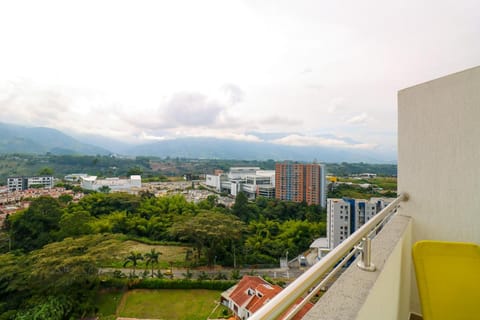 Balcony/Terrace, City view, Mountain view