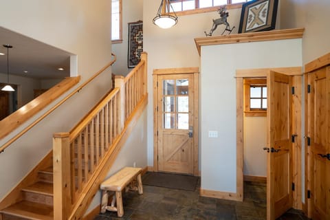 New Listing! Luxury 3 Bedroom Townhome in Old Greenwood-Walk to the Pavilion! Casa in Truckee