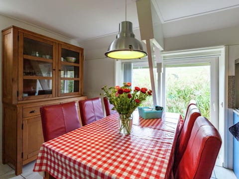 Superb holiday home near the Lauwersmeer Haus in Anjum