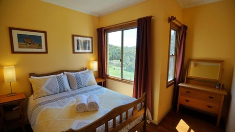 Property building, Bed, View (from property/room), Photo of the whole room, towels