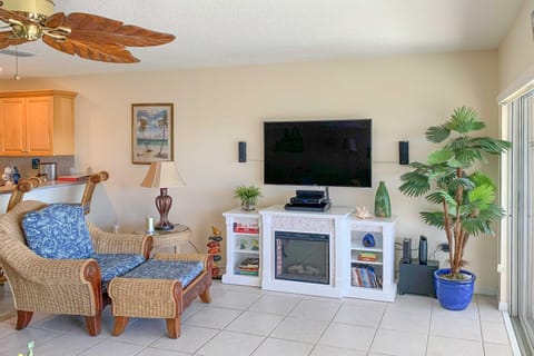 Condo with Stunning Water Views and Large Balcony! Condominio in Indian Shores