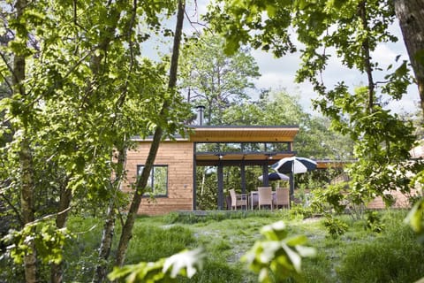 Property building, Spring, Day, Natural landscape, Garden, View (from property/room), Balcony/Terrace, Garden view