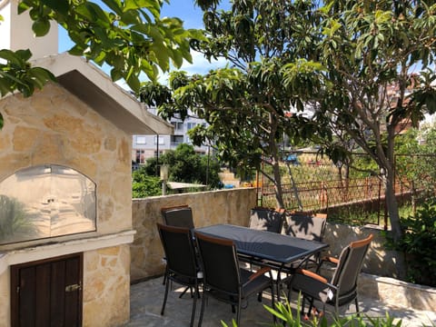 Patio, BBQ facilities