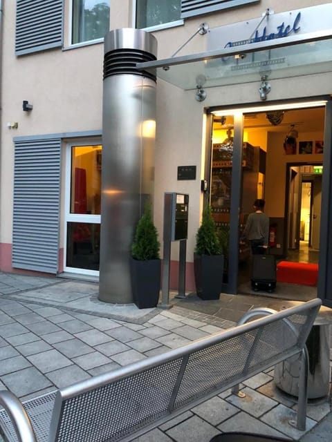 CineHotel Maroni Hôtel in Fürth