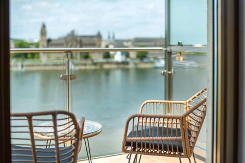 Balcony/Terrace, City view, River view