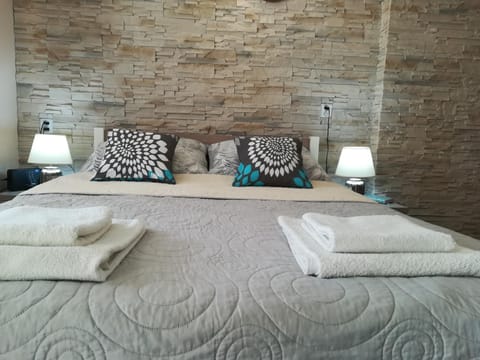 Bed, Photo of the whole room, Bedroom, towels