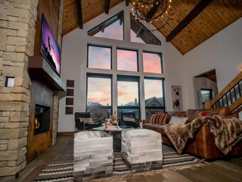 Blissful Mountain Getaway Steps to Lake Estes, Indoor Outdoor Fireplace House in Estes Park