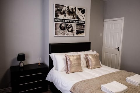 Inspired Stays- Close to City Centre- Sleeps up to 8 Haus in Stoke-on-Trent
