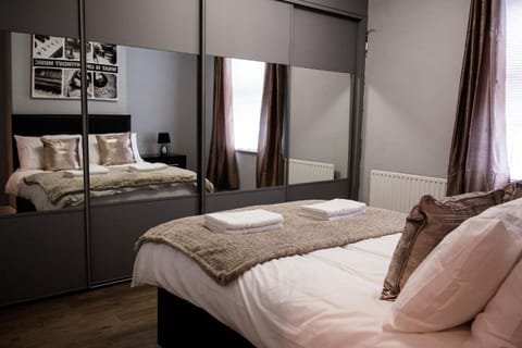 Inspired Stays- Close to City Centre- Sleeps up to 8 House in Stoke-on-Trent