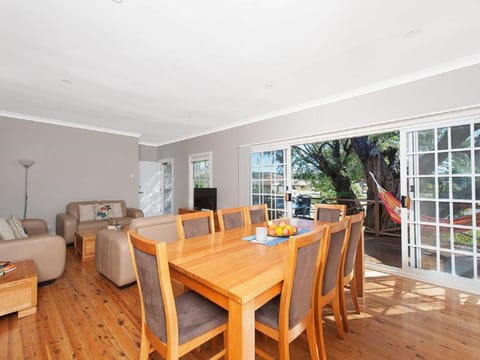 The Croft Cosy Beach House with Aircon and only 270m to the Beach House in Fingal Bay