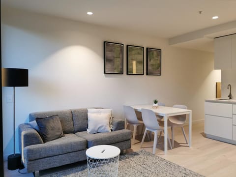 EQ Tower Modern Apartments Melbourne Central CBD Apartment in Melbourne