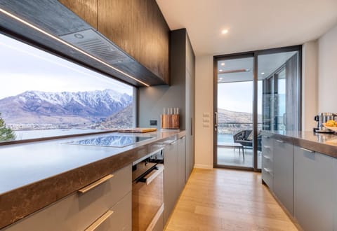 The Rata Luxury Penthouse House in Queenstown