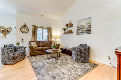 Walk Downtown Modern Coeur dAlene Getaway Apartment in Coeur dAlene