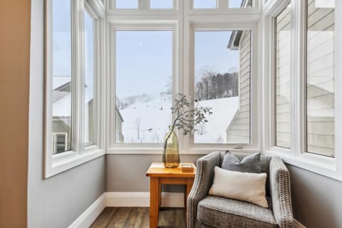 Chateau Ridge Chalet with Mountain View House in Grey Highlands