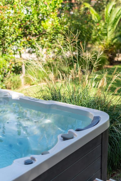 Garden, Hot Tub, Garden view