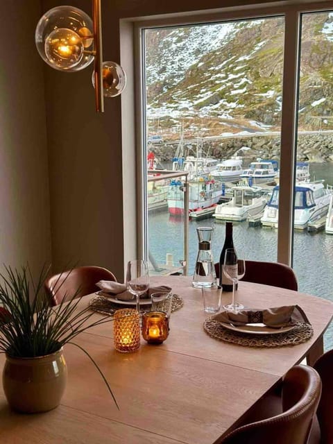 View (from property/room), Dining area, Mountain view, Sea view