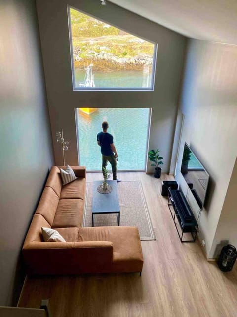 TV and multimedia, View (from property/room), Living room, Seating area, Sea view