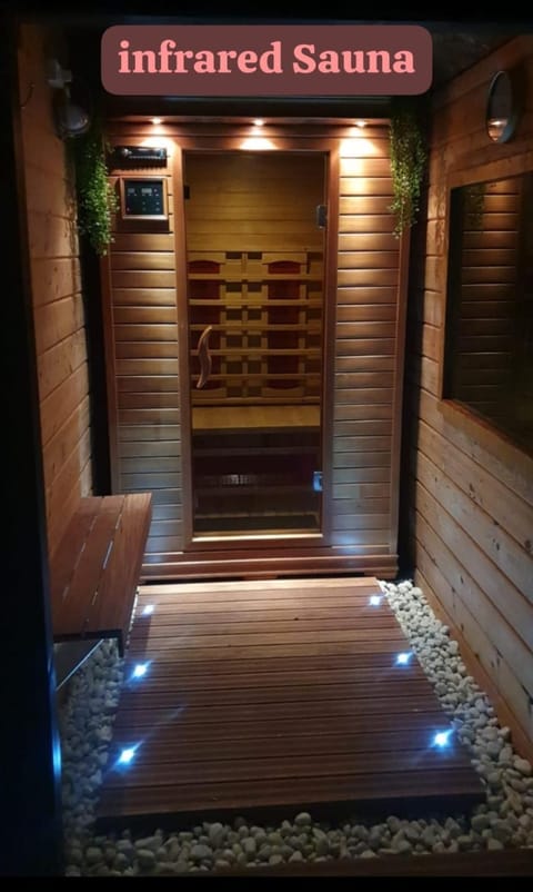 Lake House 74, luxury accommodation ir Sauna House in South Holland (province)