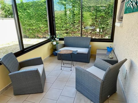 Patio, Living room