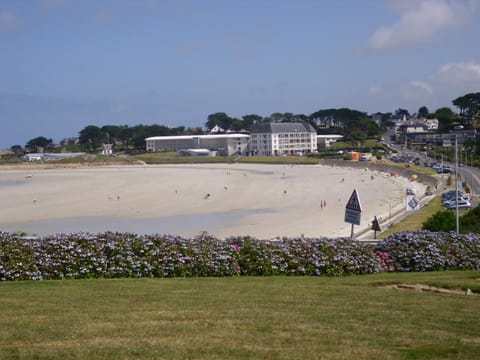 Duplex 6 pers piscine et vue mer Apartamento in Trévou-Tréguignec