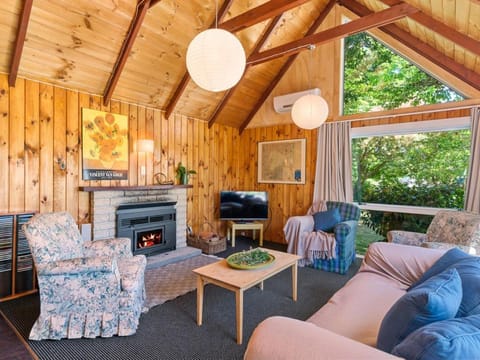 Copper Beech Cottage - Wharewaka Holiday Home House in Taupo