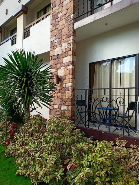 ONE OASIS B1 back of SM MALL, Free Pool Wifi Apartment hotel in Davao City