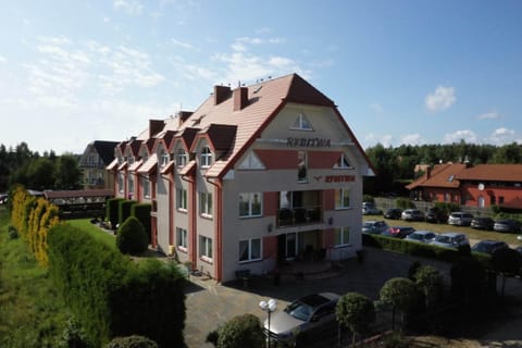 Property building, Facade/entrance, Bird's eye view, Garden, Parking