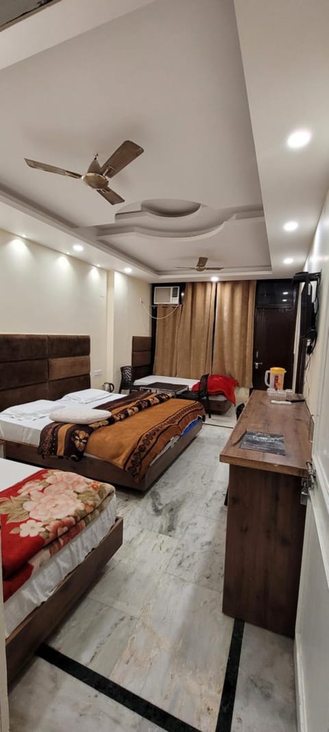 Hotel Orange Classic Hostel in Rishikesh
