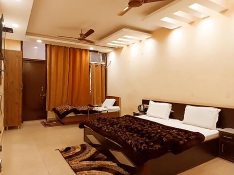 Hotel Orange Classic Hostel in Rishikesh