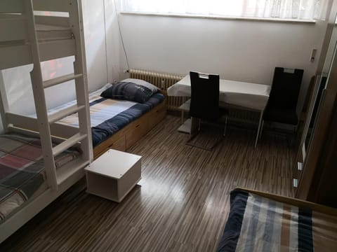 3 Monteurzimmer als Wohngemeinschaft zur Selbstversorgung Übernachtung mit Frühstück in Stuttgart