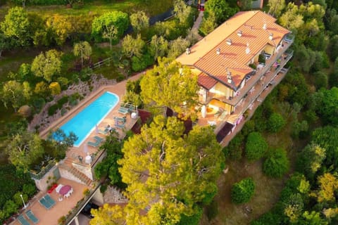Property building, Bird's eye view, Garden view, Pool view