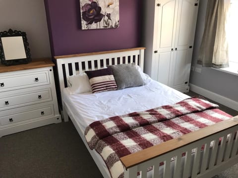 K Stunning 5 Bed Sleeps 8 Families Workers by Your Night Inn Group Maison in Wolverhampton