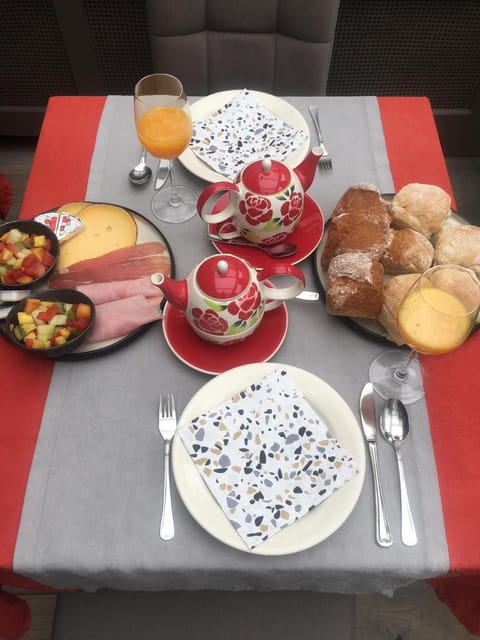 Food and drinks, Food, Breakfast, Continental breakfast