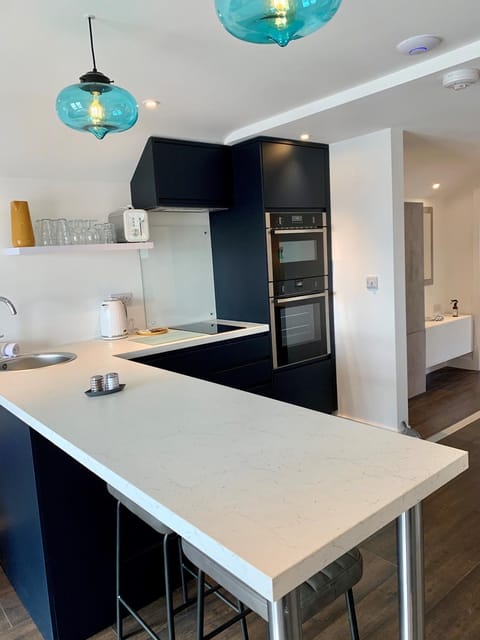 Modern studio apartment with stunning views! Condominio in Saint Ives