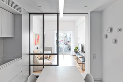 Kitchen or kitchenette, Living room, Seating area, Dining area, City view