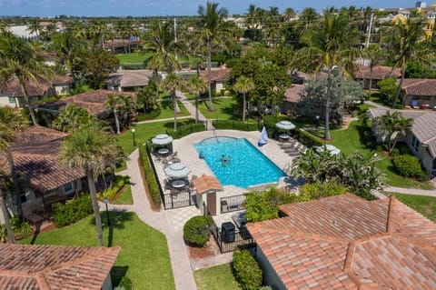 Ocean Side Resort - updated Villa House in Hillsboro Beach
