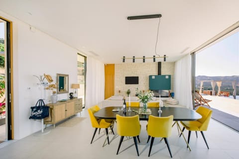 Ellas Residence fantastic pool heated Villa in Crete